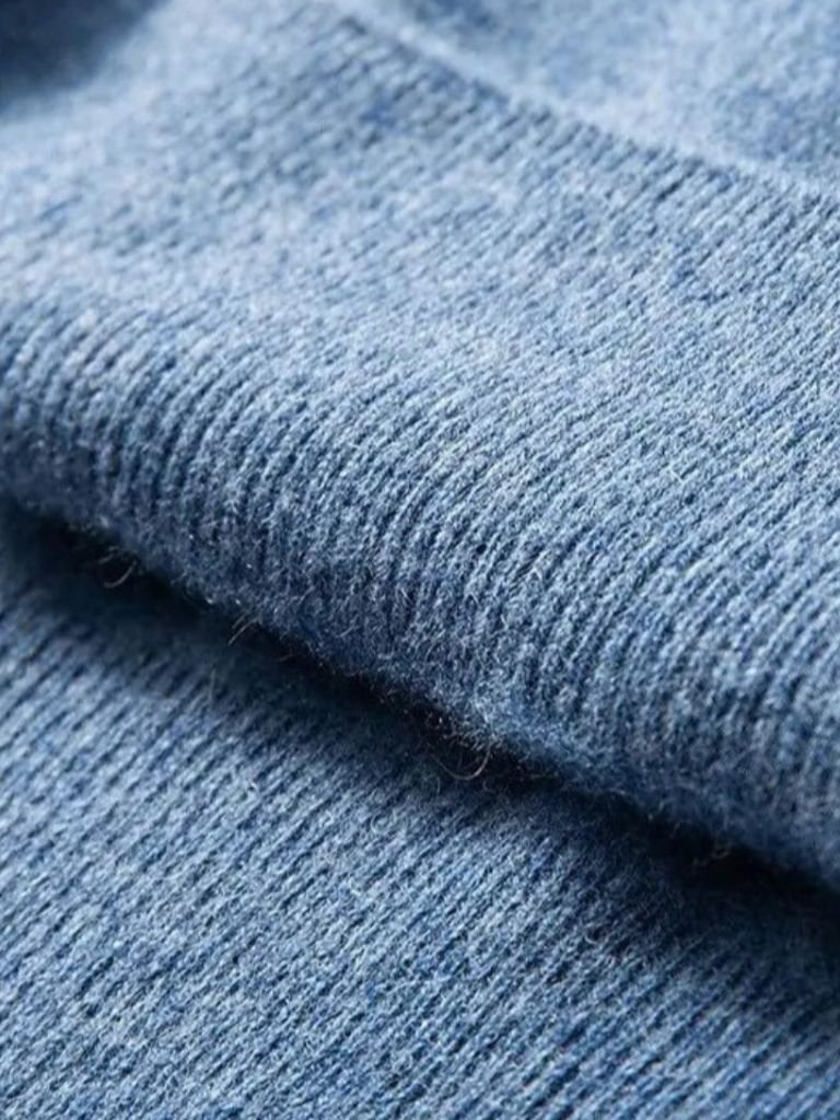 Sweter Kaszmirowy z Dekoltem w Serek