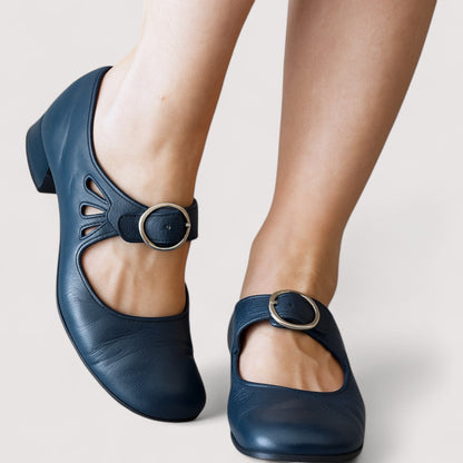 Clara - Elegant Décolleté in Eco Leather